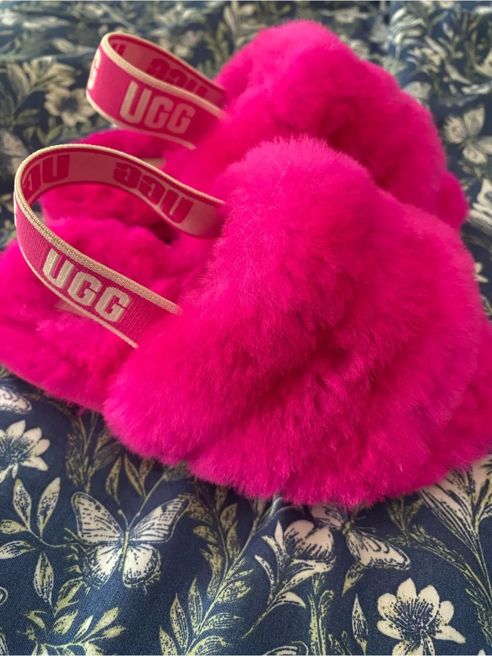 Girl's Pink Fuzzy slippers
